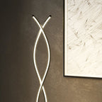 Moderne Stehlampe in Doppelspiral-Design – Dimmbares Licht & Elegante Optik